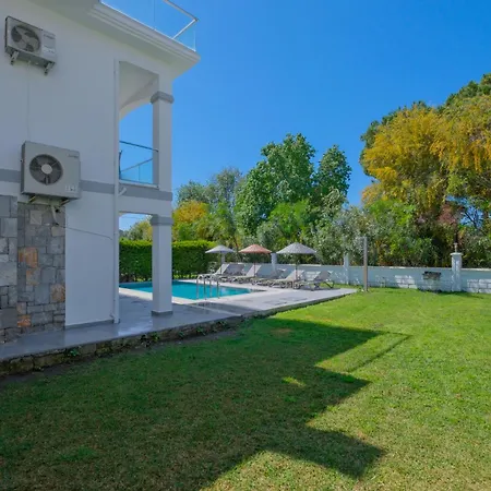 Villa Calista Plaja Yakin Oezel Havuzlu Luex