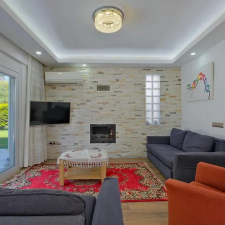 Villa çalışta Plaja Yakın özel Havuzlu Lüx *