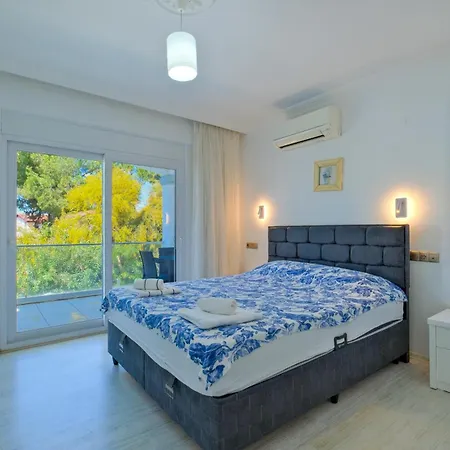 Calista Plaja Yakin Oezel Havuzlu Luex Villa