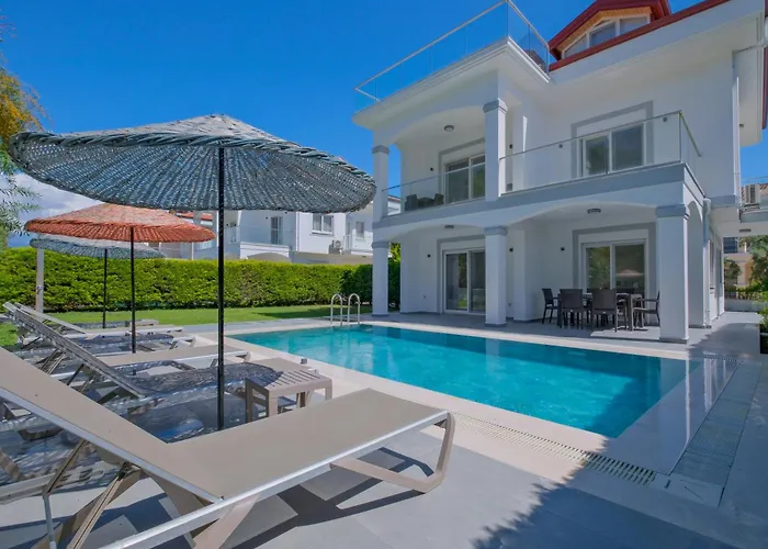 çalışta Plaja Yakın özel Havuzlu Lüx *