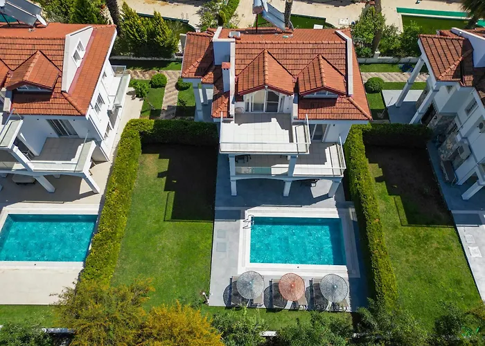 Villa Calista Plaja Yakin Oezel Havuzlu Luex