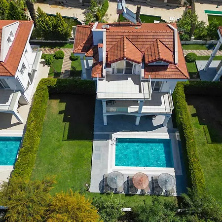 Villa Calista Plaja Yakin Oezel Havuzlu Luex
