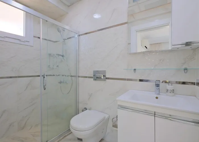 Calista Plaja Yakin Oezel Havuzlu Luex Villa