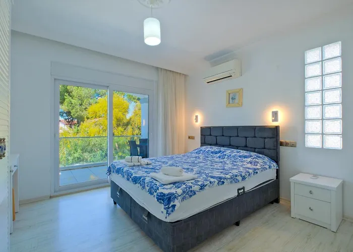 Calista Plaja Yakin Oezel Havuzlu Luex Villa