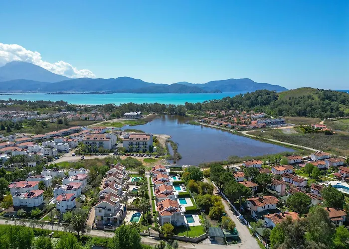 Villa Calista Plaja Yakin Oezel Havuzlu Luex Fethiye